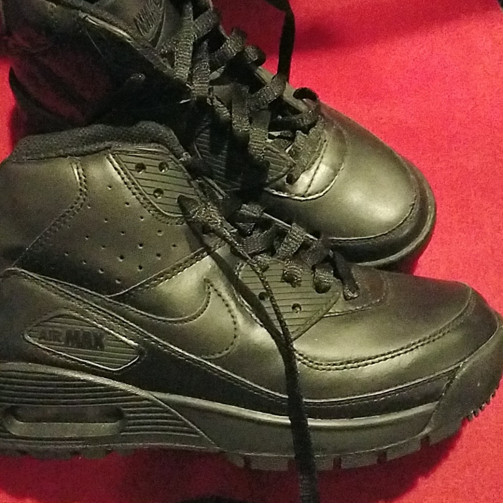 Shoes - Picture 2 of 4